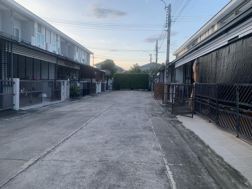 ทาวน์โฮม2ชั้น หน้ากว้าง 5.5 เมตรที่ดิบ 22 ตารางวา 4 ห้องนอน 3 ห้องน้ำต่อเติมเรียบร้อย 3