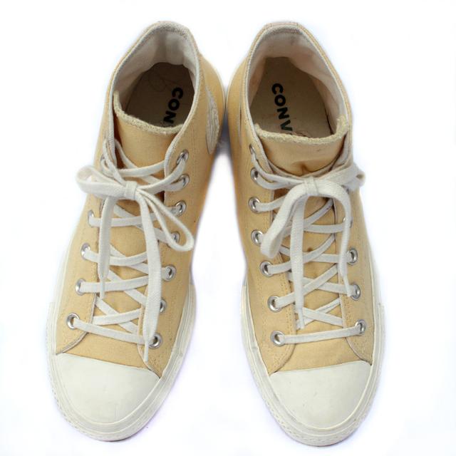 CONVERSE ผ้าใบหุ้มข้อมือสอง สีครีม-เหลืองอ่อน สภาพงามกริ๊บๆ จัดส่งฟรี!!! เก็บปลายทาง