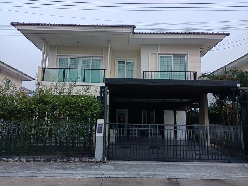 บ้านเดี่ยว 2 ชั้น เนื้อที่ 53.6 ตารางวา 3 ห้องนอน 3ห้องน้ำ 2ที่จอดรถ มีสระว่ายน้ำในหมู่บ้าน 6