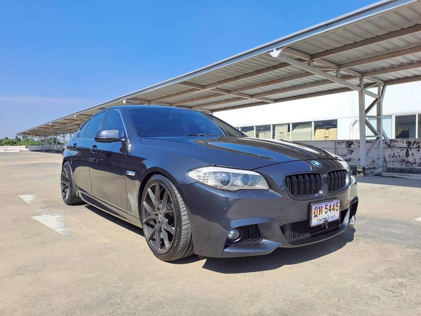 BMW 520d (F10) ปี2011 รถสภาพสวยเดิมๆไม่เคยมีอุบัติเหตุ สีเทา