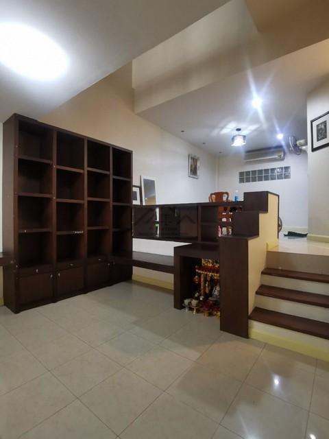 ให้เช่าทาวน์โฮม 3 ชั้น 22 ตร.ว. บ้านกลางเมือง รัชดา-เหม่งจ๋าย1 ใกล้เลียบด่วน และสถานทูตลาว 3