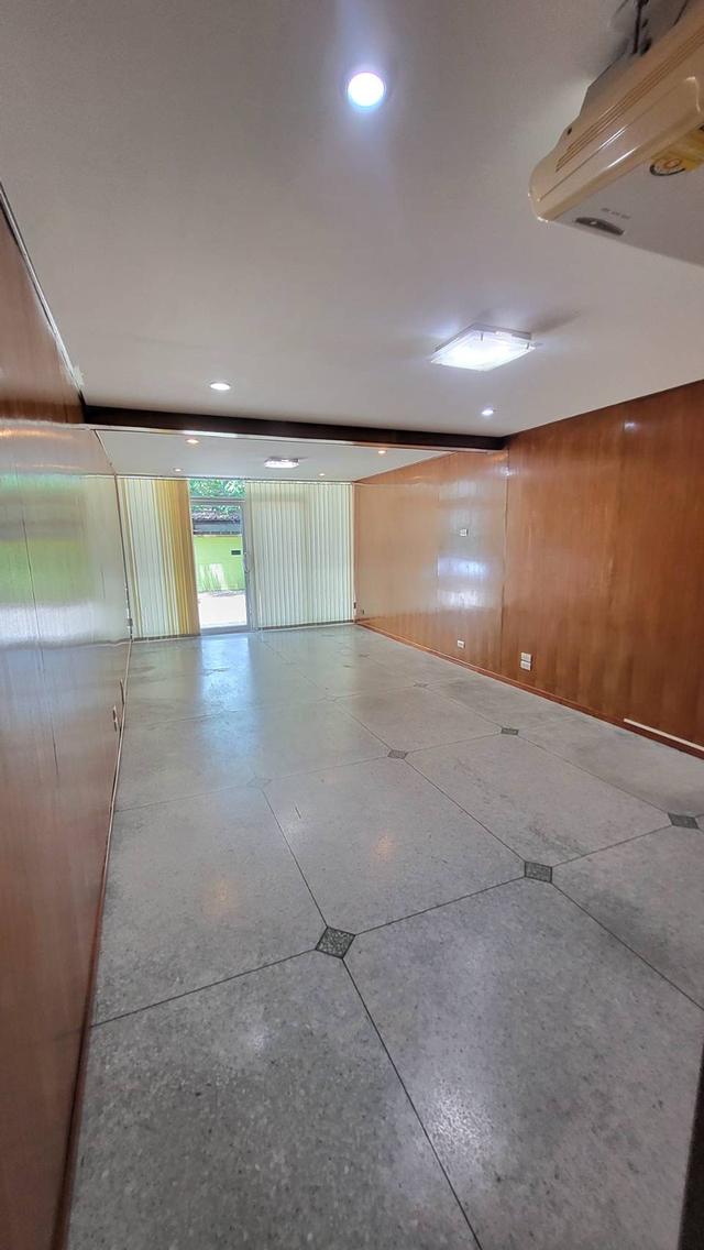 อาคารพาณิชย์ ซอยลาซาล สุขุมวิท 105 7