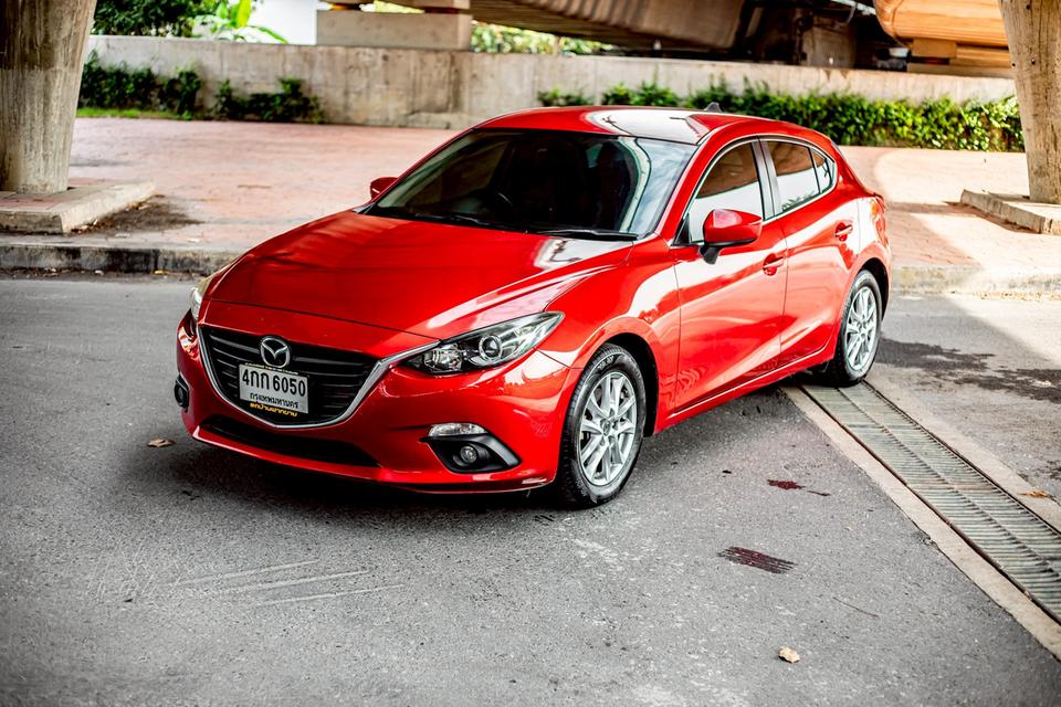 Mazda 3 Skyactiv 2.0C Hatchback ปี 2015 สีแดง 3