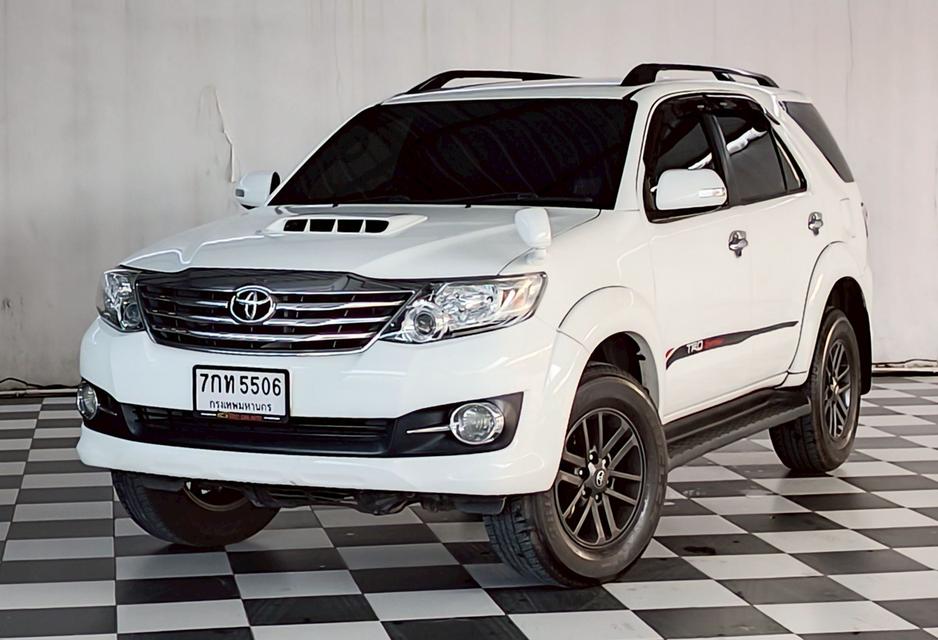TOYOTA FORTUNER 3.0 V CHAMP .4WD.ภายในสีดำ ปี 2014/2015เกียร์ออโต้