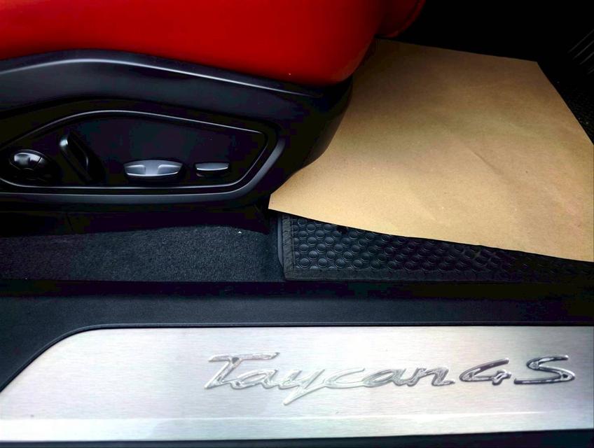 รหัสรถ KPV9384 2021 Porsche Taycan 4S สีเทา ภายในแดง 11