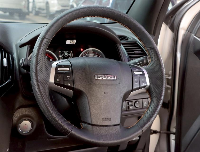  ISUZU D-MAX 3.0 Vcross MAX Z-Prestige Cab4 4WD ปี 2019 8