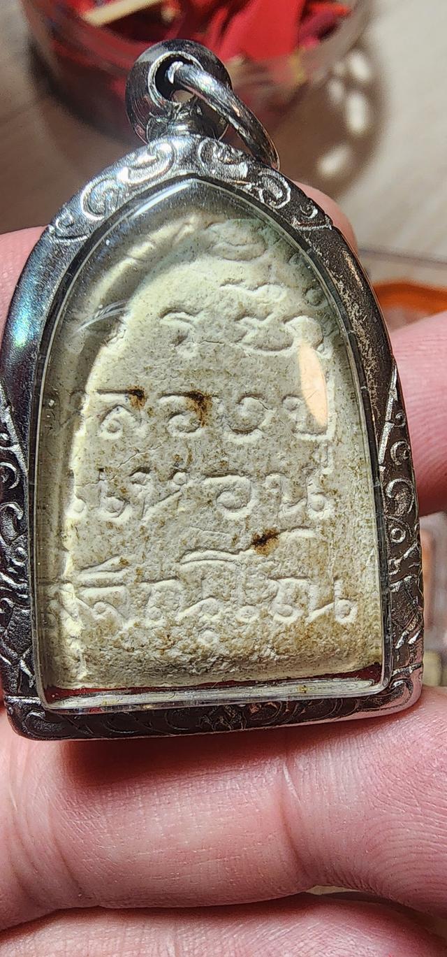 พระผงรูปเหมือนปักกลด หลวงปู่แหวน สุจิณโณ วัดดอยแม่ปั๋ง ปี พ.ศ. 2517 เหมาะสำหรับผู้ทำธุรกิจ ค้าขาย เสริมบารมี รุ่งเรือง เมตตา เข้าหาผู้ใหญ่ เลื่อนยศ รูปที่ 2