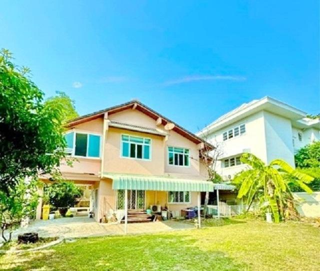 BTSทองหล่อ 2.49กม MRTเพชรบุรี 2.16กม. รักสัตว์ บ้านเดี่ยว 2 ชั้น 4 นอน 3 น้ำ ศูนย์วิจัย 50 ตร.ว..บ้านเดี่ยวสุดหรู BTSเอก 2