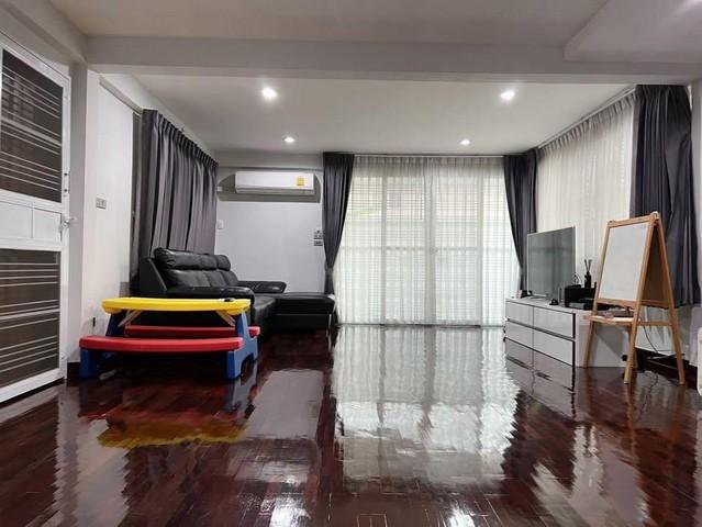ขาย บ้านเดี่ยว 2 ชั้น รีโนเวทใหม่ทั้งหลัง ถนนวิภาวดี 16 ซ.โชคชัยร่วมมิตร  4