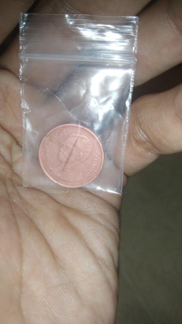 เหรียญ 1 บาทรัชกาลที่ 9 พระเศียรเล็กปี 2548 เป็นเหรียญทองแดง 100%