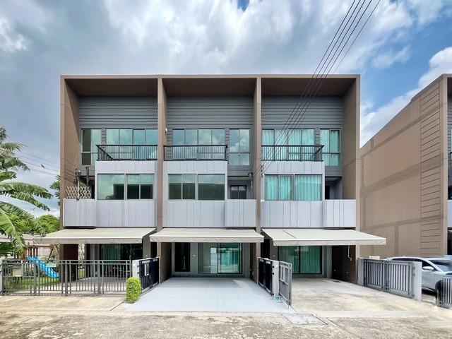บ้านกลางเมือง ดิ เอร่า ปิ่นเกล้าจรัญฯ ทาวน์โฮม 3 ชั้น บ้านใหม่ ไม่เคยเข้าอยู่ ติดถนนเลียบทางด่วน รีโนเวทปรับปรุงใหม่