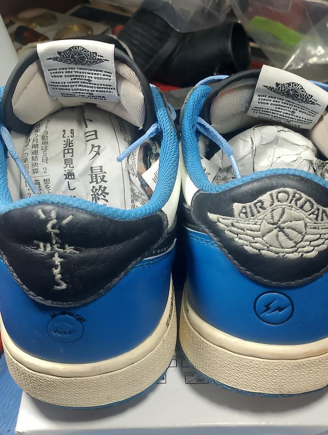 Air Jordan 1 low มือ2 สภาพ95+ สีขาว น้ำเงิน ดำ รูปย่อยที่ 3