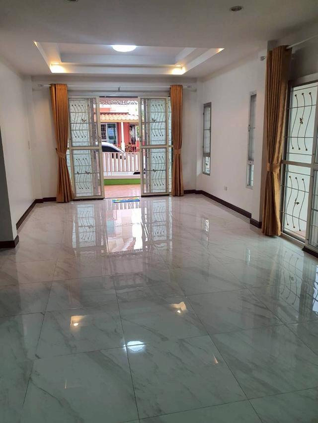 ขายบ้านทาวน์เฮ้าส์มุมด่วน 10