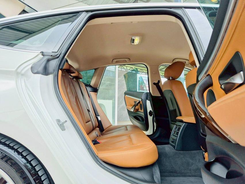 BMW 320D GT ปี15 13
