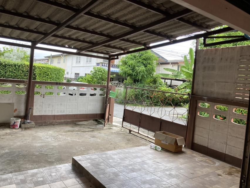 ขายด่วนบ้านเดี่ยว 2 ชั้น รามอินทรา 34แยก 13(บ้านมุม)  4 นอน 2 น้ำ ใกล้ถนนใหญ่-ทางด่วน- BTS สีชมพูและสีเทา(อนาคต)  ราคา 3.2 ล้าน  4