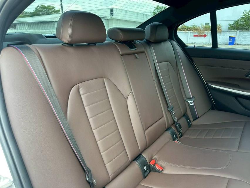 BMW 330e M Sport LCI (G20) 2023 • Mileage: 25,000 km . 💵 ราคาเพียง 1,750,000 THB รูปที่ 13