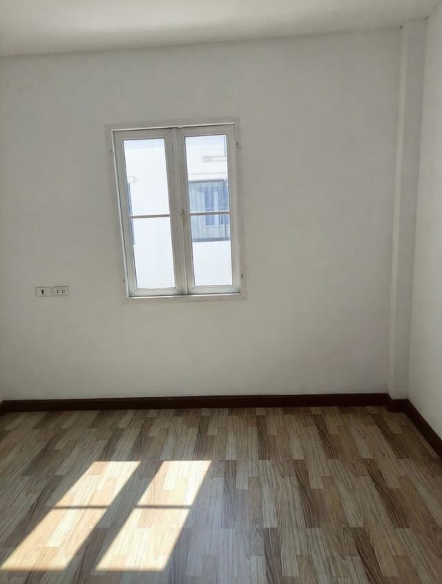 บ้านเดี่ยวหมู่บ้านลัดดารมย์ พระราม5 - รัตนาธิเบศร์ ราคา 9,900,000 บาท ขนาด 81.9 ตารางวา ติดถนนเมนไม่ต้องเข้าซอย 3