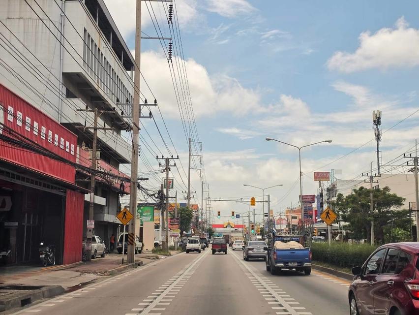 ขายตึก 3 ชั้นครึ่ง ทำเลดี ติดถนนลำลูกกา คลอง3 ใกล้โรงบาลสินแพทย์ลำลูกกา 5