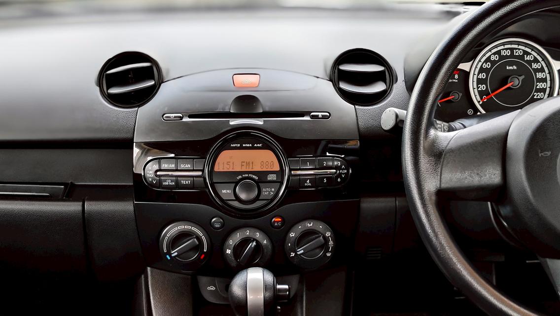 MAZDA 2 Hatchback 1.5E 2012 จด 2013 13