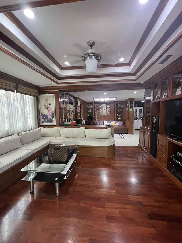 ขายบ้านเดี่ยว ใกล้เซ็นทรัลเวสต์วิลล์ หมู่บ้านเบญญาภา-ปิ่นเกล้า ทำเล ราชพฤกษ์-สาทร หลังริม 75 ตรว. พื้นที่ใช้สอยประมาณ 280 ตรม. 4 นอน / 4 น้ำ / 3