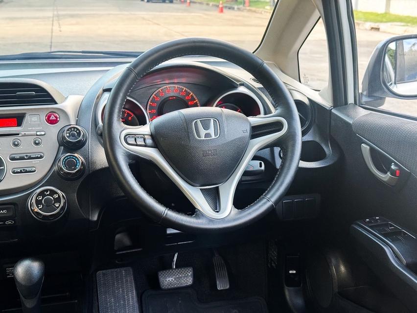 รหัสรถ AVA8021 🇯🇵 Honda Jazz 1.5 SV Top สุด ปี 2013 11
