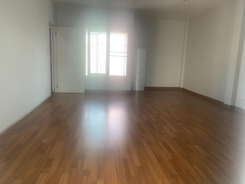 🚨 ขายด่วนมาก! ทาวน์โฮม 3 ชั้น The Exclusive พัฒนาการ 44 | 4 นอน 4 น้ำ จอด 2 คัน เพียง 5.75 ล้าน 7