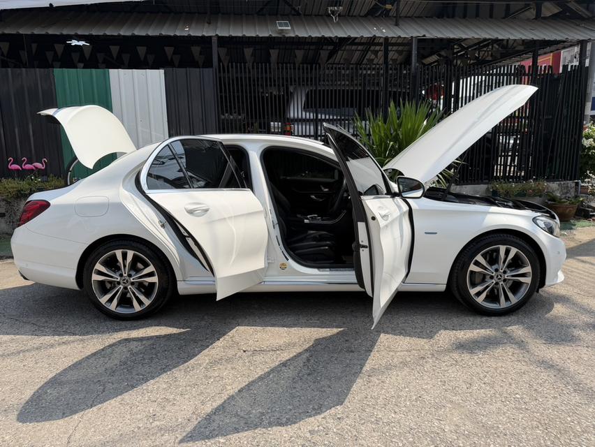 2018 BENZ C350E มือเดียวป้ายแดง เช็คศูนย์ตลอด ไมล์น้อย รูปที่ 17