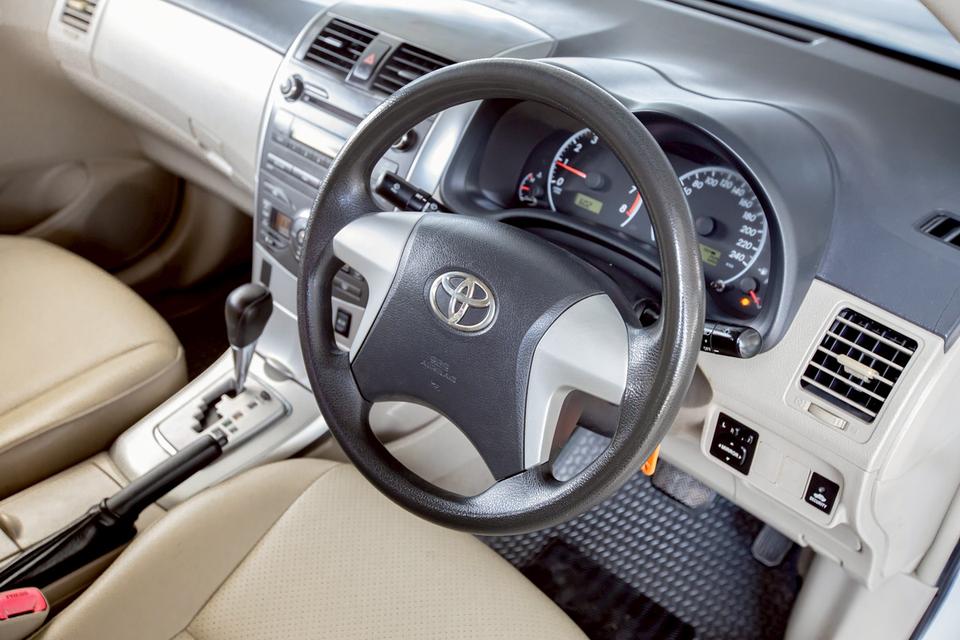 Toyota Altis 1.8E ปี 2011 เกียร์ออโต้ สีขาว สวยสภาพดี มือเดียวป้ายแดง 16