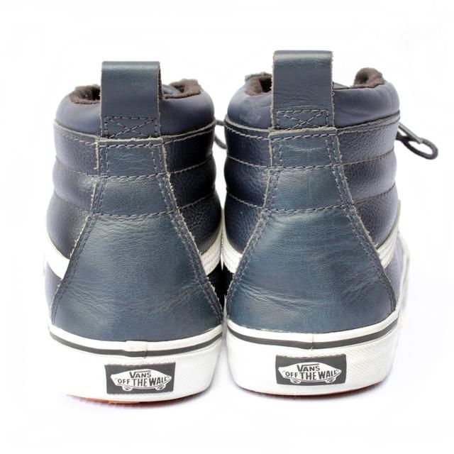 Vans ผ้าใบหุ้มข้อมือสอง หนังพียู สีกรม สภาพเหมือนใหม่ ส่งฟรี!