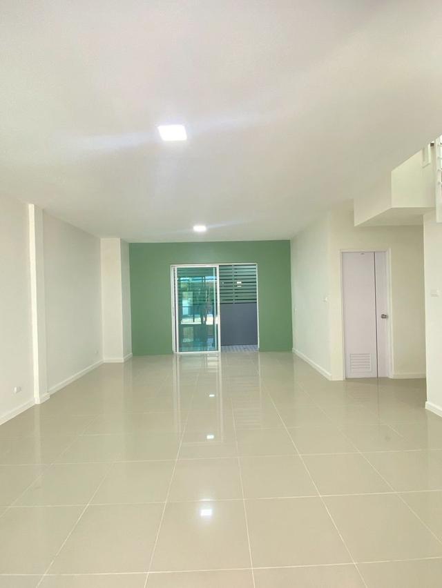 ขาย ทาวน์เฮาส์ 2 ชั้น สไตล์โมเดิร์น เนื้อที่ 19.8 ตารางวา หมู่บ้านเดอะทรัสต์ทาวน์ วงแหวน-ลำลูกกา ซ.15 ถนนบึงคำพร้อย ต.บึงคำพร้อย อ.ลำลูกกา ปทุมธานี 3