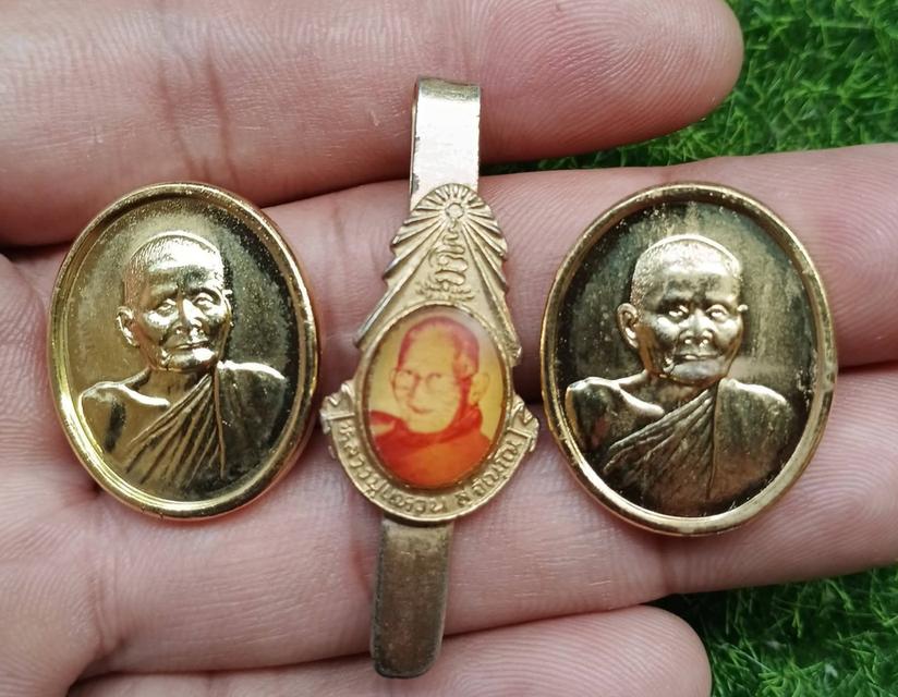 เหรียญพระราชทานเพลิงหลวงปู่แหวนปี 30