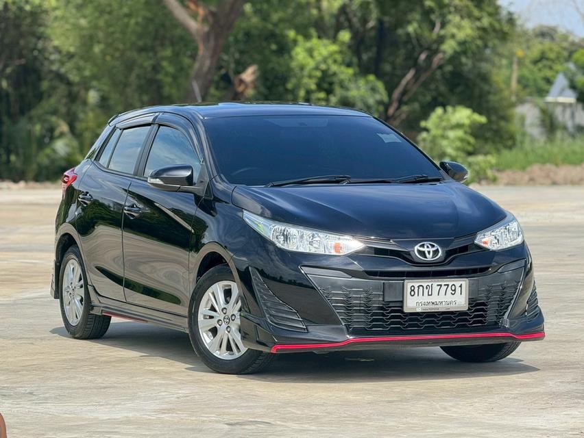 TOYOTA  YARIS  1.2 E  Y 2019  HACTHBACK สีดำ
