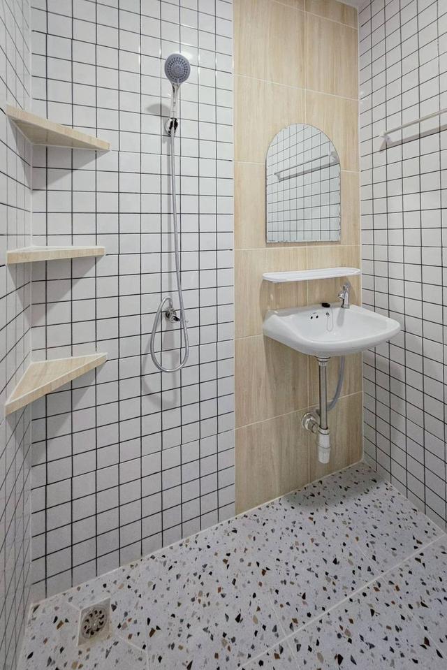 หมู่บ้านบัวทองธานีพาร์ค  (ตรงข้ามสมบัติบุรี) นนทบุรีทาวน์เฮาส์ 2 ชั้น หลังมุมใน  มีพื้นที่ระเบียงนั่งพักผ่อนหรือจัดสวนเล็กๆ ได้ ตกแต่งใหม่พร้อมอยู่ 10