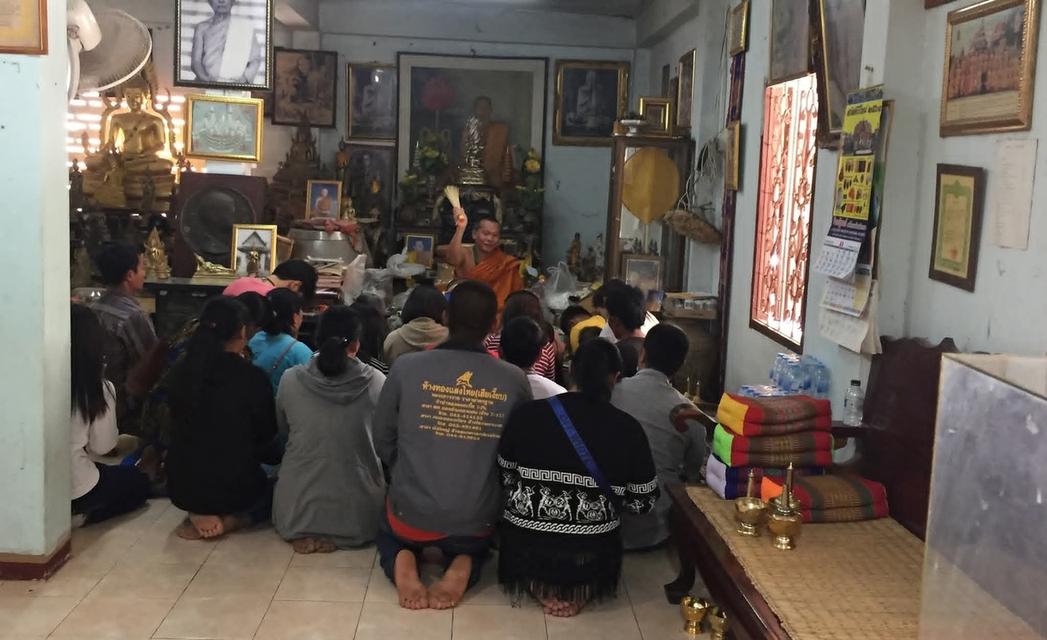 #2เหรียญนี้ สร้างย้อนยุคขึ้น ปี2563 มีรอยจารหน้าและหลังเหรียญครับ เจ้าอาวาสองค์ปัจจุบันท่านเมตตาจารให้ครับเป็นเหรียญที่สวยงาม รูปย่อยที่ 3