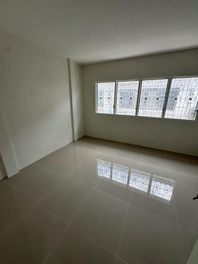 🔑 **ทาวน์เฮาส์รีโนเวทใหม่ ราคาจับต้องได้ ใกล้รถไฟฟ้าสายสีชมพู** 🔑 10