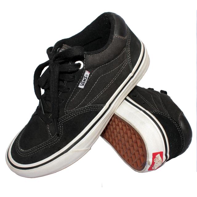 VANS รองเท้าผ้าใบมือสอง สีดำ สภาพเหมือนใหม่ จัดส่งฟรี! เก็บปลายทาง