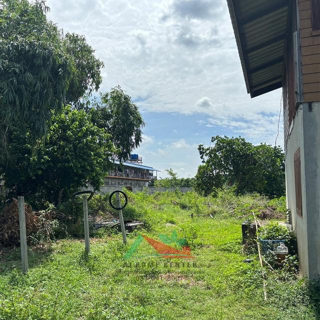 ขายที่ดินพร้อมสิ่งปลูกสร้าง ขนาด5ไร่ หน้ากว้าง25เมตร ด้านหน้าติดคลอง3 คลองหลวง 8