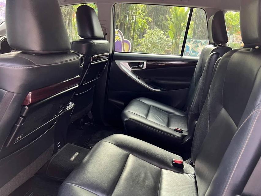 TOYOTA INNOVA CRYSTA PREMIUM เครื่อง2.8cc. AUTO ปี2022 10