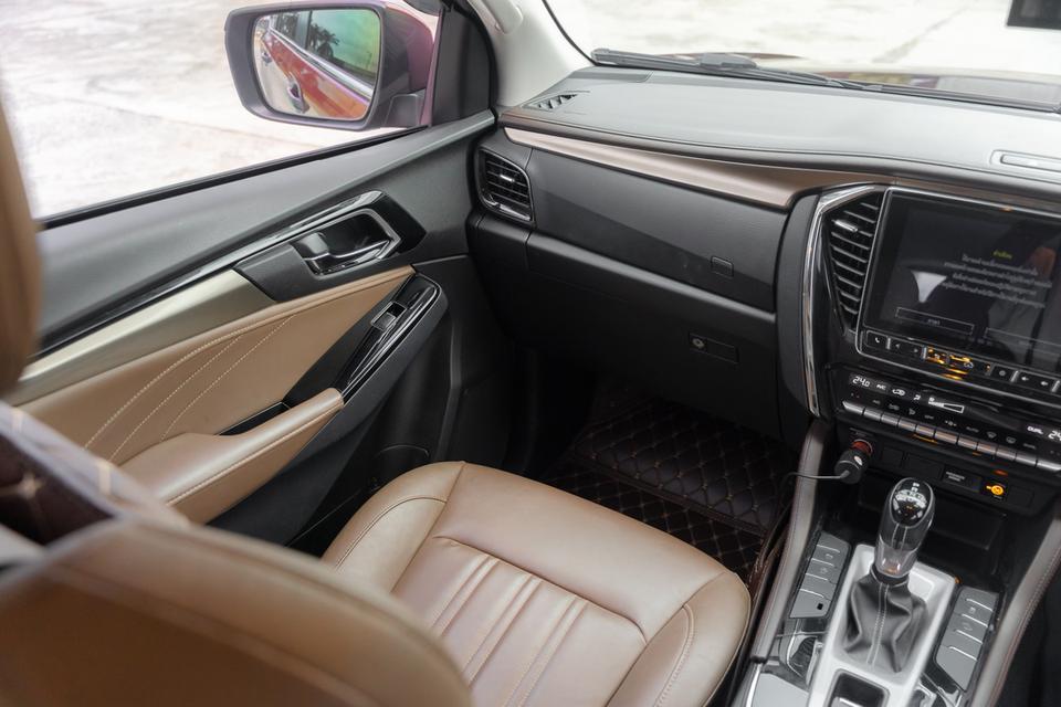 Isuzu MU-X 3.0 Ultimate 2WD 2023 สีแดง รุ่นท็อป 2WD รถเดิมๆจากโรงงาน รูปที่ 9