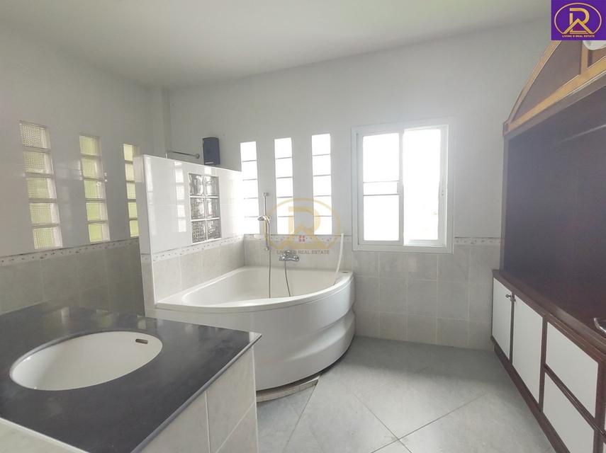 คุ้มสุดขายบ้านเดี่ยว2ชั้น หลังใหญ่ มบ.เวิล์ดวิลล่า พร้อมเรือนรับรอง รีโนเวทแล้ว สวยมาก อยู่ในตัวเมือง ใกล้เซ็นทรัลชลบุรี 7