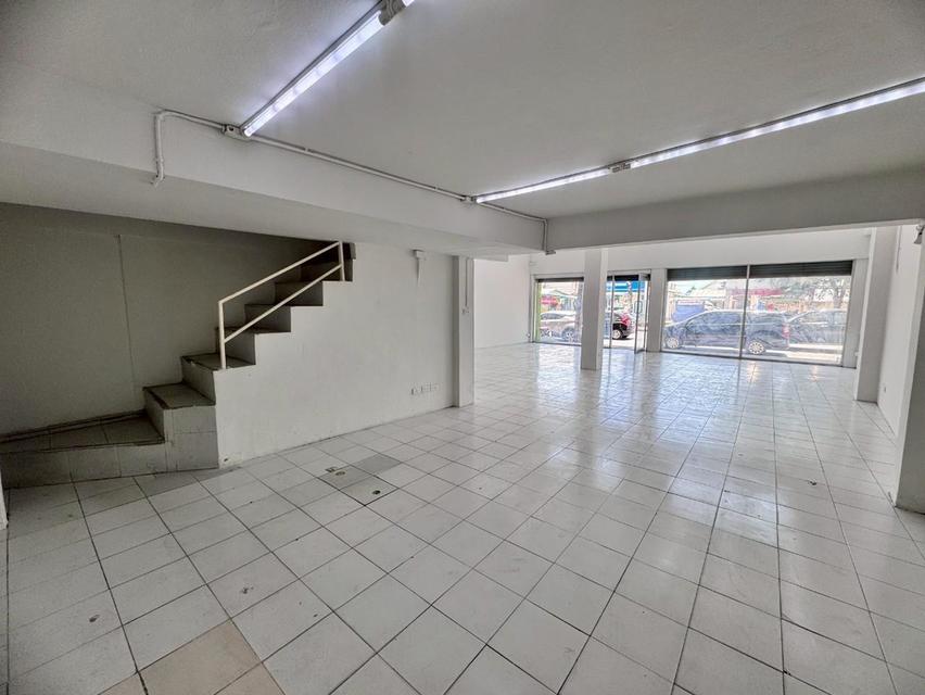 ให้เช่าอาคาร 3 คูหา 3.5 ชั้น + ดาดฟ้า พร้อมบ้าน 2 ชั้น ด้านหลัง ทำเลทอง ลาดพร้าว 71 (N.2012) 6