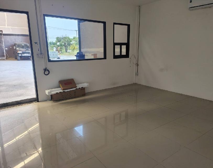 ให้เช่าโกดังพร้อมสำนักงาน 2 ชั้น / พื้นที่ 575 ตารางเมตร / ทำเล ถนนพัฒนาชนบท 4 เขตลาดกระบัง 6