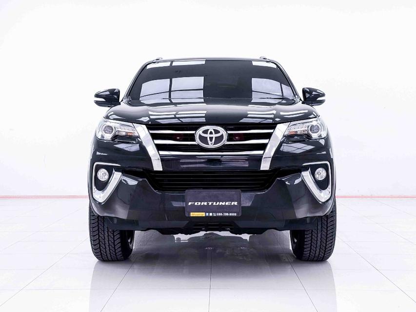 TOYOTA FORTUNER 2.4 V เกียร์ AT ปี 2017 สีดำเลข​ไมล์ 230,314 กมราคา 619,000 บาทโทร 0929699899 6B746