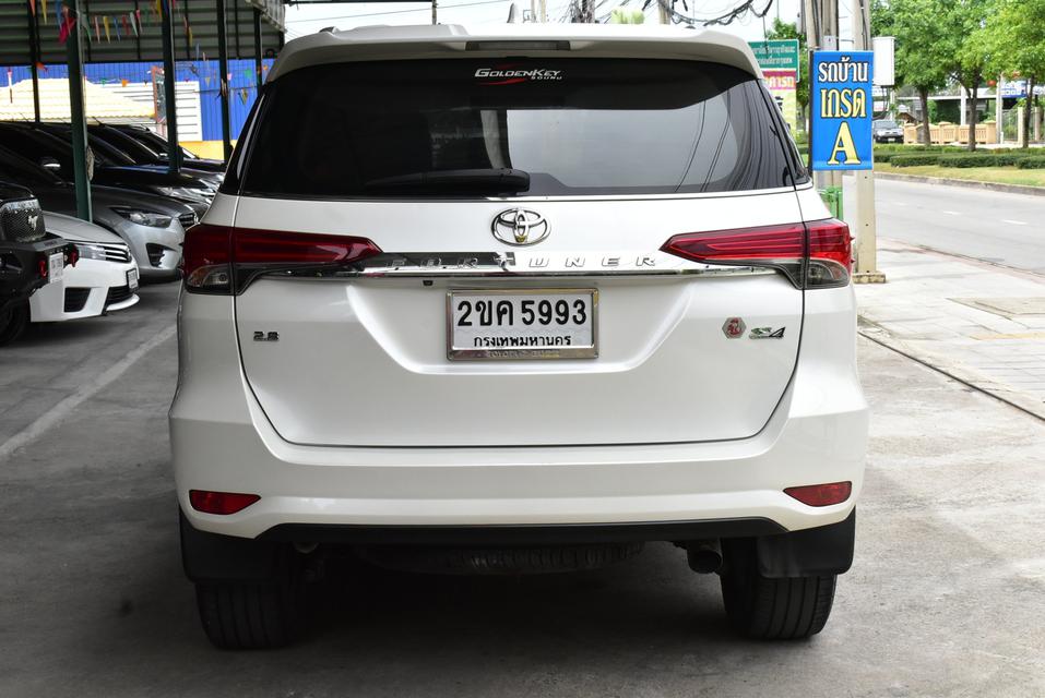 TOYOTA FORTUNER  2.8 AT 4WD ปี 2016 สีขาว 6
