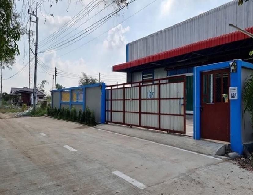 ให้เช่าโกดัง พร้อม สำนักงาน พื้นที่ใช้สอย 440 ตารางเมตร ซอยคุ้มเกล้า เข้าซอยไม่ลึก ถนนคุ้มเกล้า ใกล้ นิคมลาดกระบัง 1