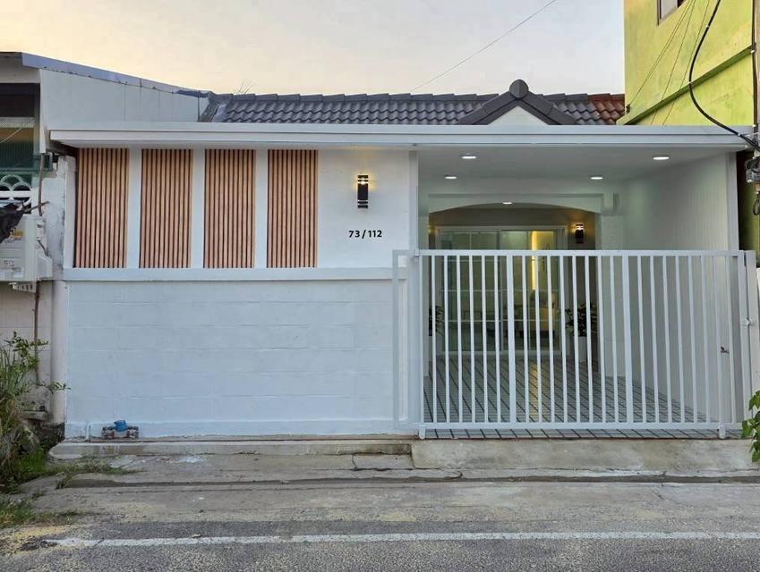 หมู่บ้านตะวันงาม ซอยกันตนาบางใหญ่ทาวน์เฮาส์ชั้นเดียว ตกแต่งวัสดุเกรดA หน้าบ้านไม่ชนใคร บ้านรีโนเวทแล้วพร้อมอยู่ แบ่งแยกสัดส่วนห้องเป็นอย่างดี 1