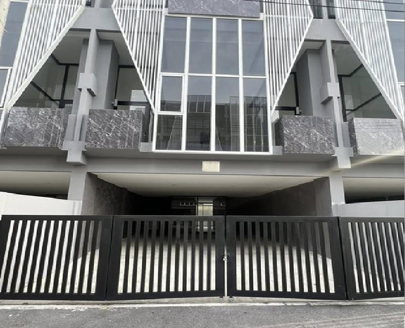 ให้เช่าทาวน์โฮม / Home Office 4.5 ชั้น / โครงการ เดอะวินน์ The Wynn กาญจนาภิเษก สาทร 1