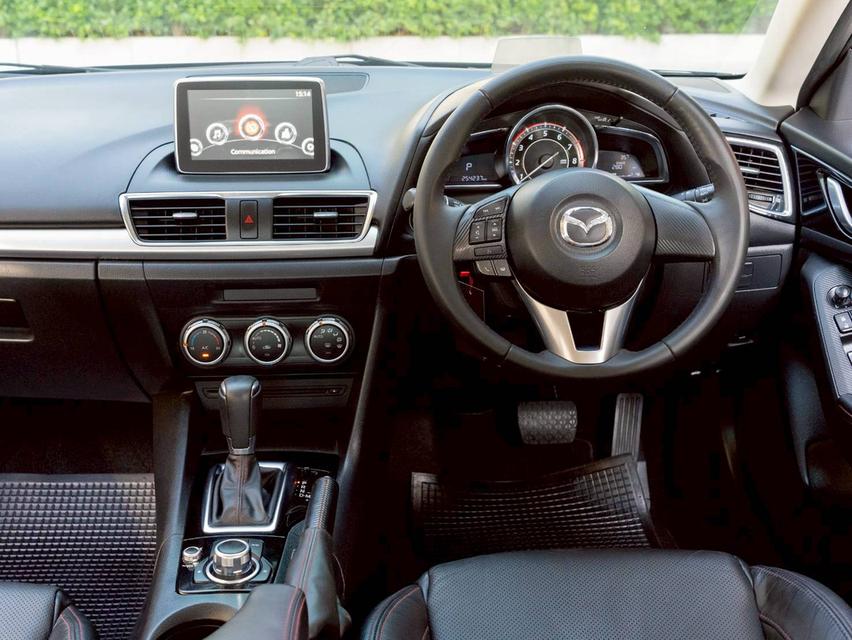 Mazda 3 2.0S ปี 2015 ♨️ #ประกันเครื่องเกียร์หลังการขาย3ปี / 30,000km. ♨️ 18