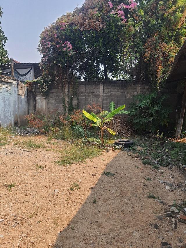 ที่ดินในคูเมืองเชียงใหม่ประมาณ 102 ตรว.  13.8 ล้าน (ราคาคุยกันได้) 1