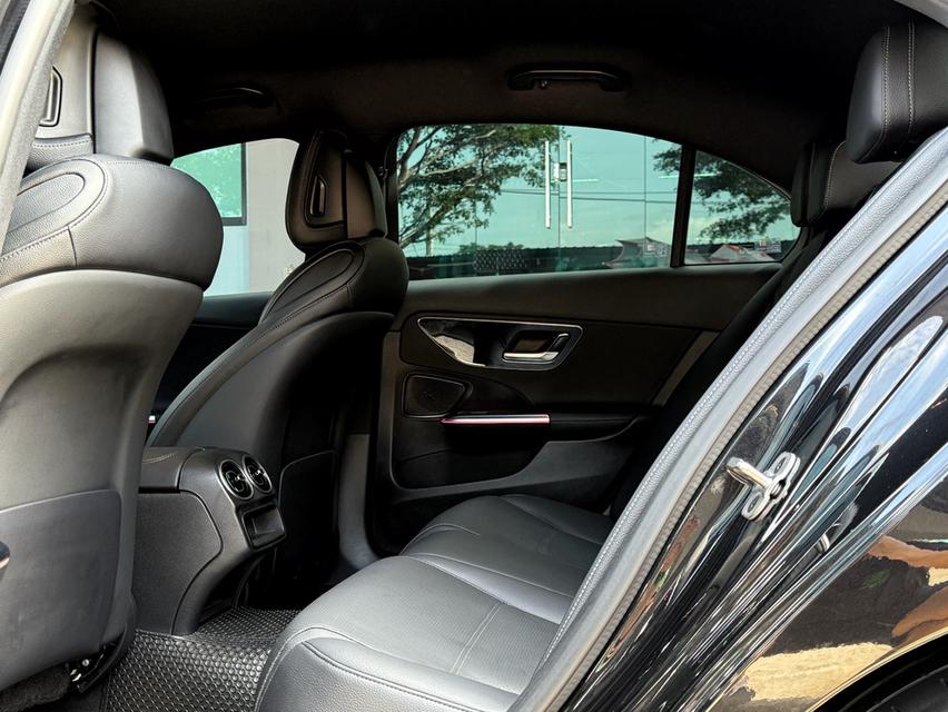 2023 BENZ C220D W206 รถมือเดียวออกป้ายแดง รถวิ่งน้อย ไม่เคยมีอุบัติเหตุ วารันตีศูนย์ยังเหลืออีกนานครับ 14